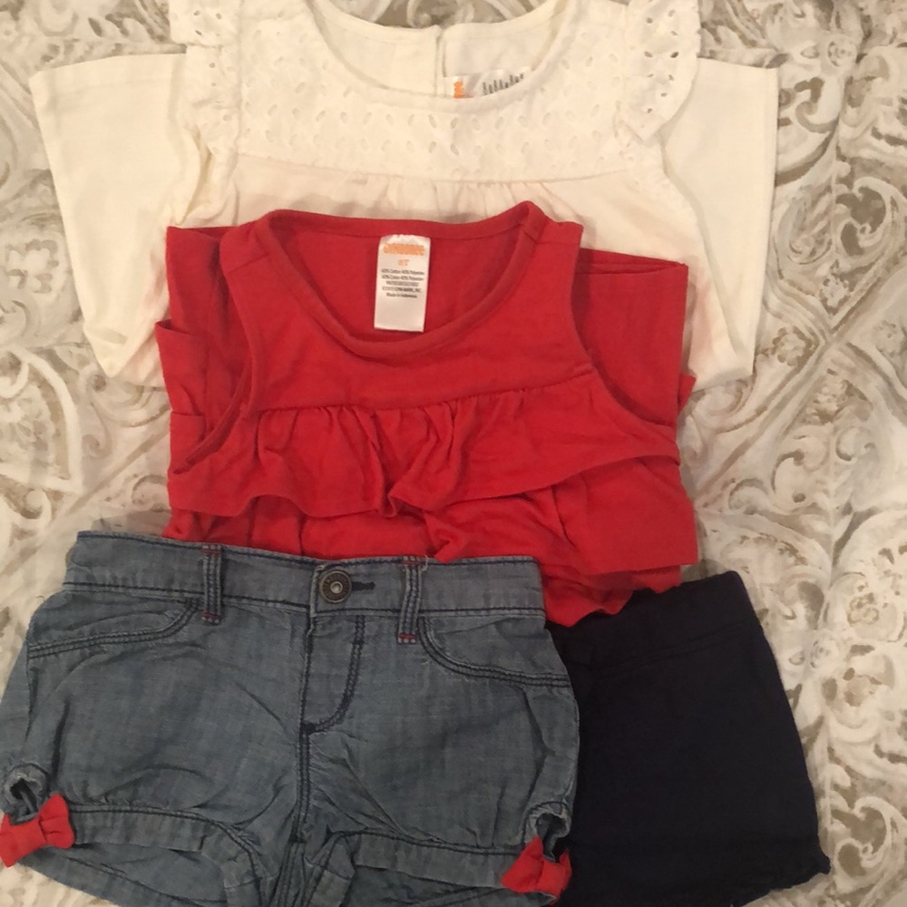 Girls 2T summer bundle. 2 shorts 2 tops.